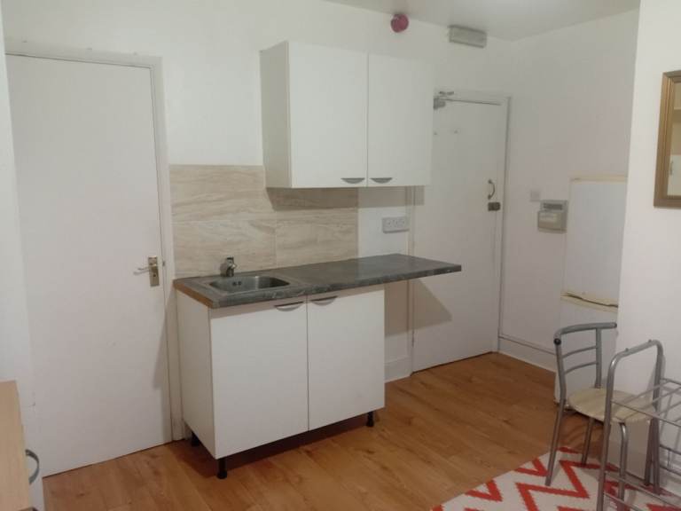 Bed set room ha3 0qq