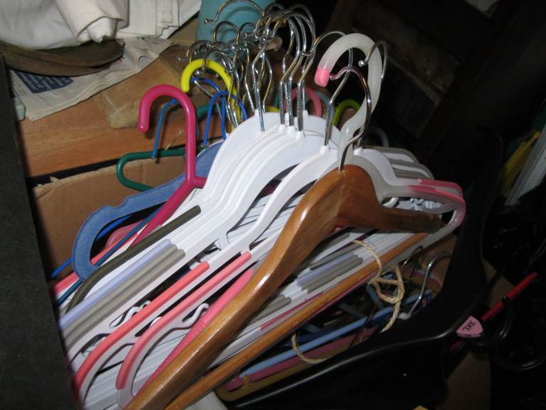 PLASTIC CLOTHES HANGERS GUNNISLAKE PL18 9NA