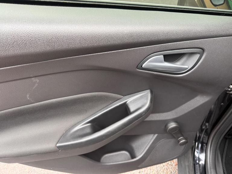 2015 Ford Focus 1.0 EcoBoost Zetec 5dr HATCHBACK PETROL Manual