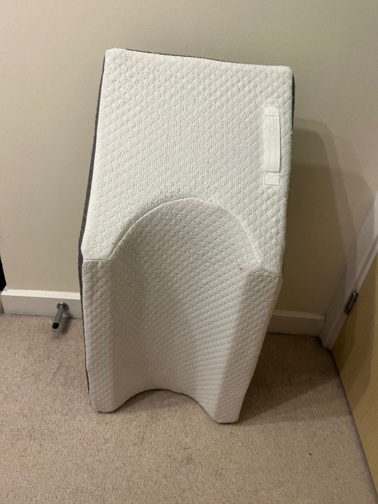 Medical cushion - for leg (injury or post 