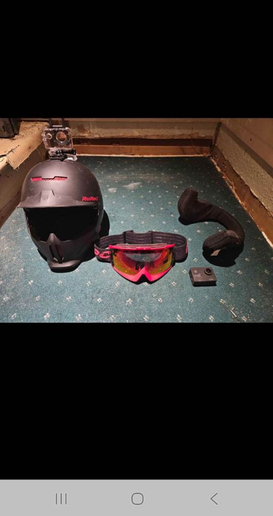 Roruc snowboarding helmet 46cm with surround sound and 4k cameras