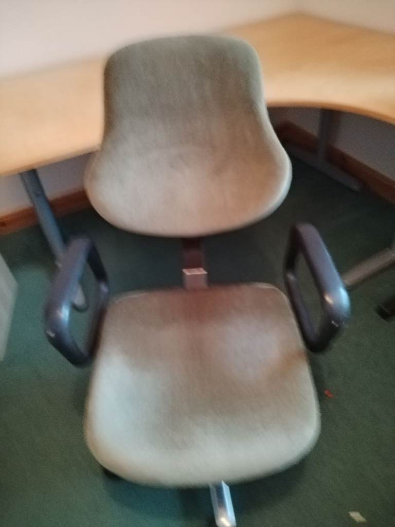 Adjustable Green Office Chair – Fair Condition