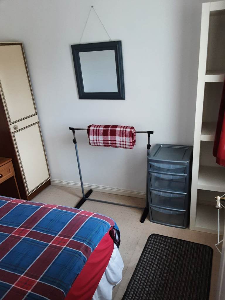 Room to Rent in shared house. Walking distance to Causeway Hospital. £725 per month.