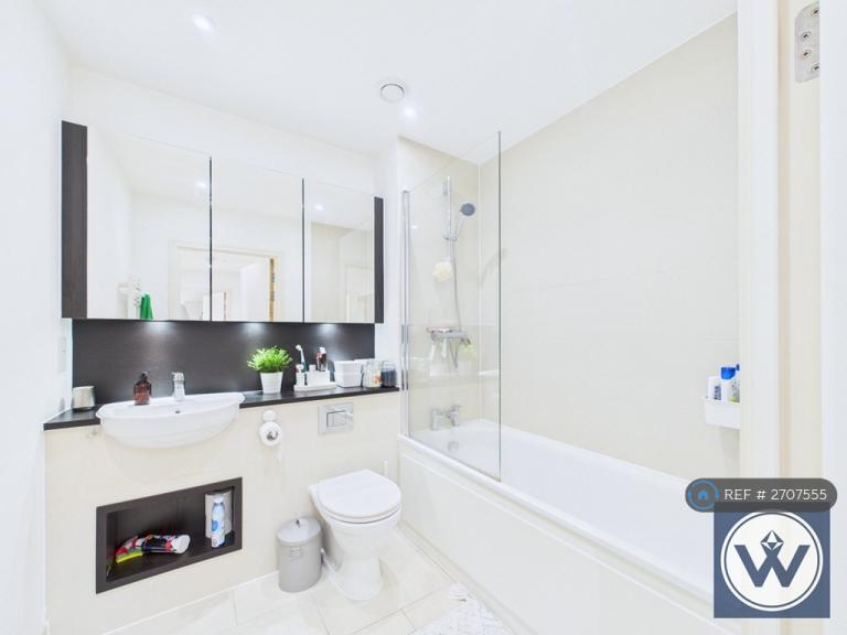 2 bedroom flat in Booth Road, London, E16 (2 bed) (#2707555)