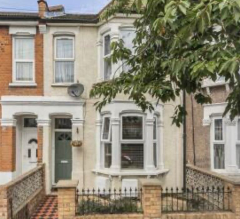3 bed first floor flat