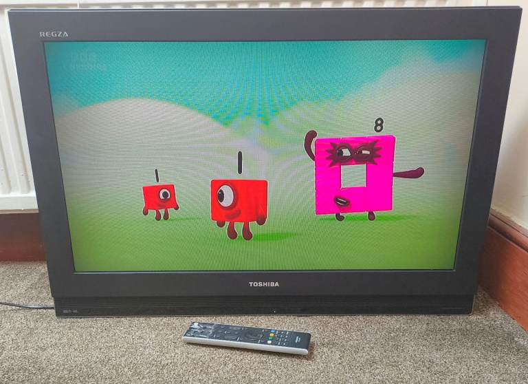 Toshiba 32C3035D 32 inch LCD TV, in good condition
