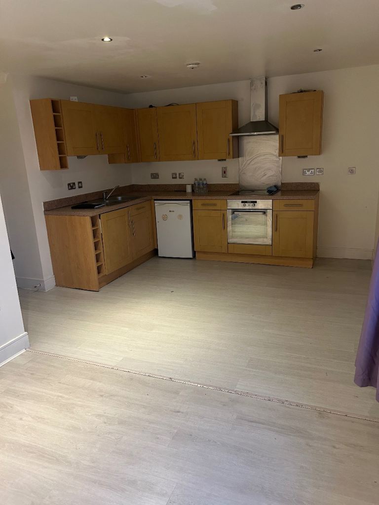 Flat to let