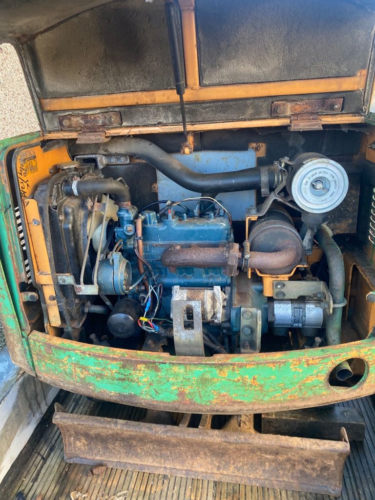 Case 1.8 ton mini excavator / digger