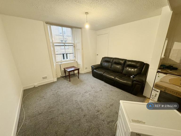 1 bedroom flat in Rosefield Street, Dundee, DD1 (1 bed) (#2783239)