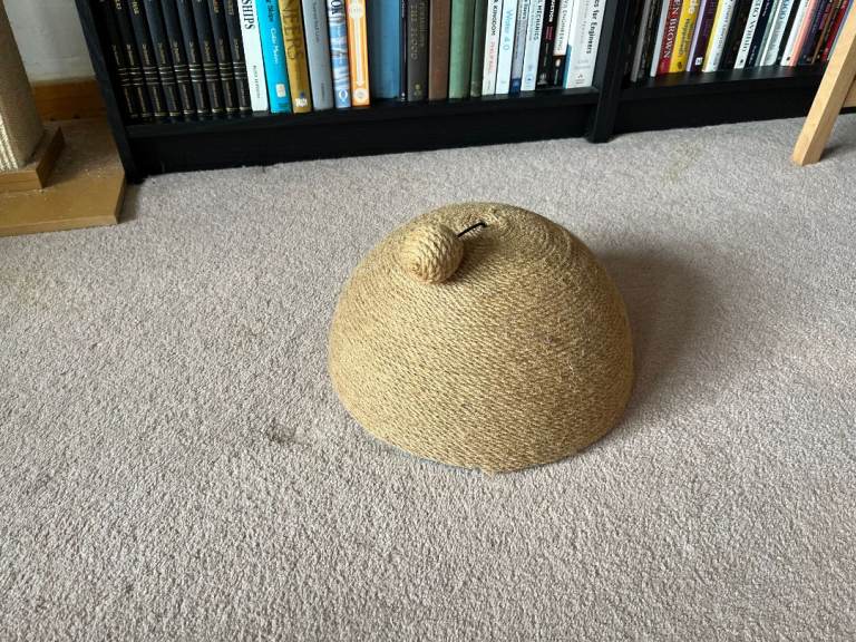 Scratching Post Dome w/ Sisal Rope