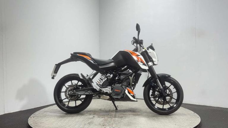 KTM Duke 2016 9K MOT JUNE 2027 200CC NAKED BIKE