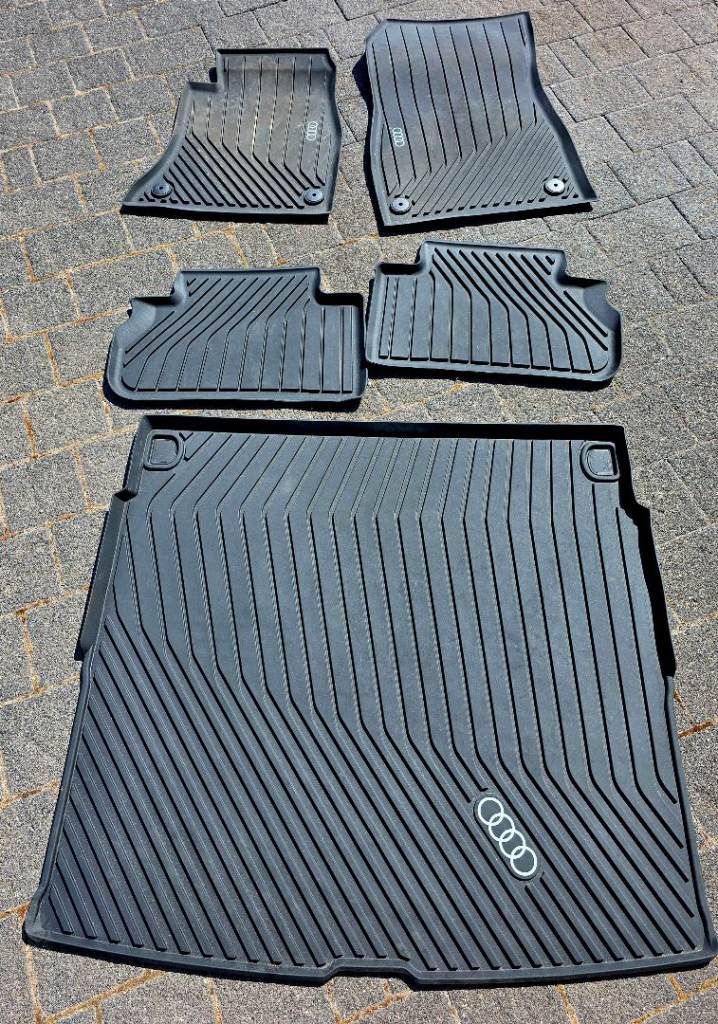 Genuine Audi Q5/SQ5 rubber matts boot liner Used
