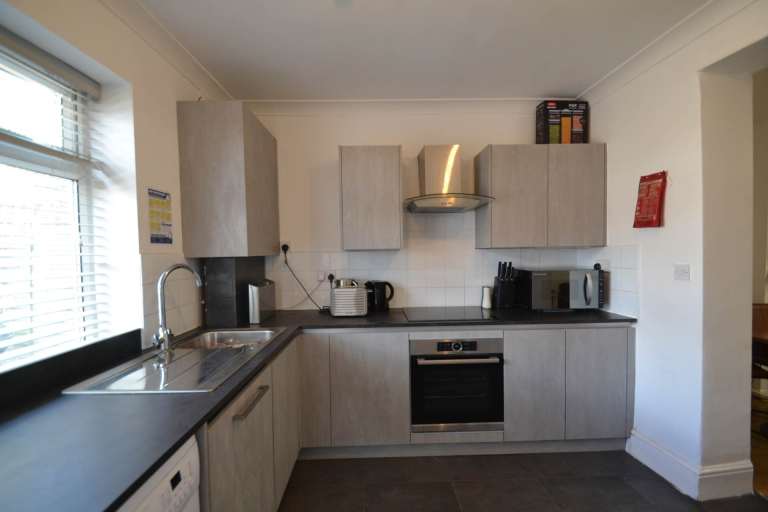 4 bedroom house in Olive Road, London