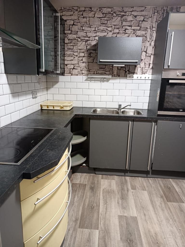 Immediately available close to QMC, University and Fernwood school.