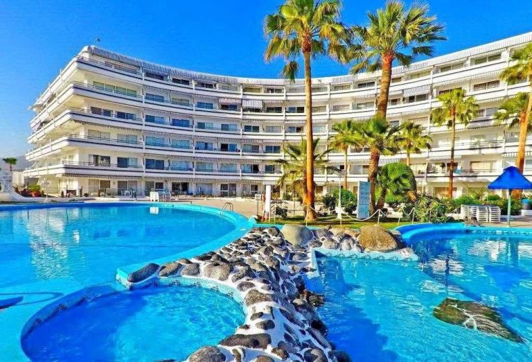 Holiday apartment in Tenerife Christmas and new year dates £80 per night 