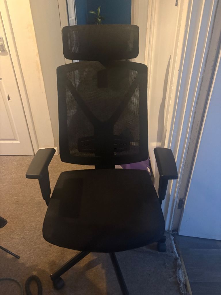 Ergonomic office mesh chair 