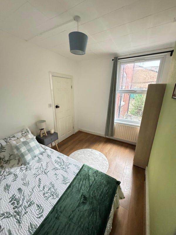 🏡 Large Double Room in North London – Near Finsbury Park & Manor House Station ❤️