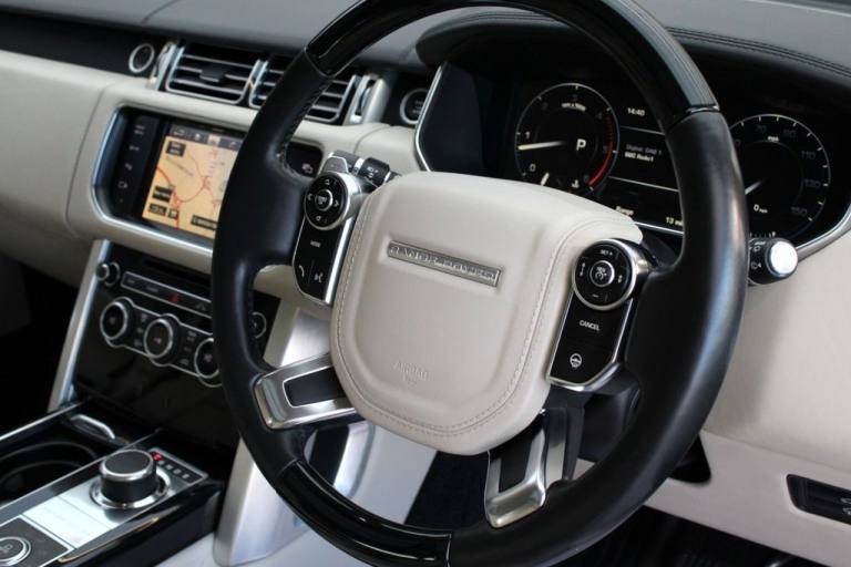 2015 Land Rover Range Rover 4.4 SD V8 Autobiography SUV 5dr Diesel Auto 4WD Euro 5 (339 ps) ESTAT...