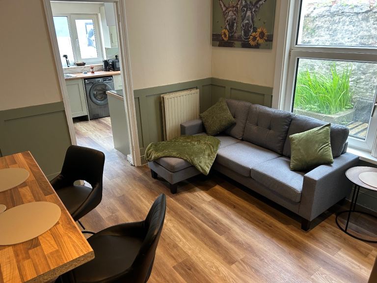 Room in house share