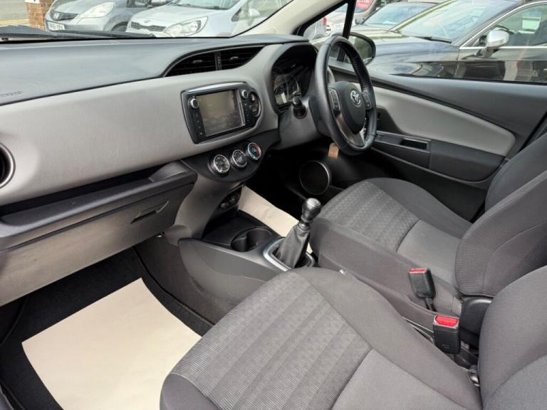  Toyota Yaris 1.33 VVT-i Icon 5dr - FTSH - AIR CON -ALLOYS - REAR CAMERA