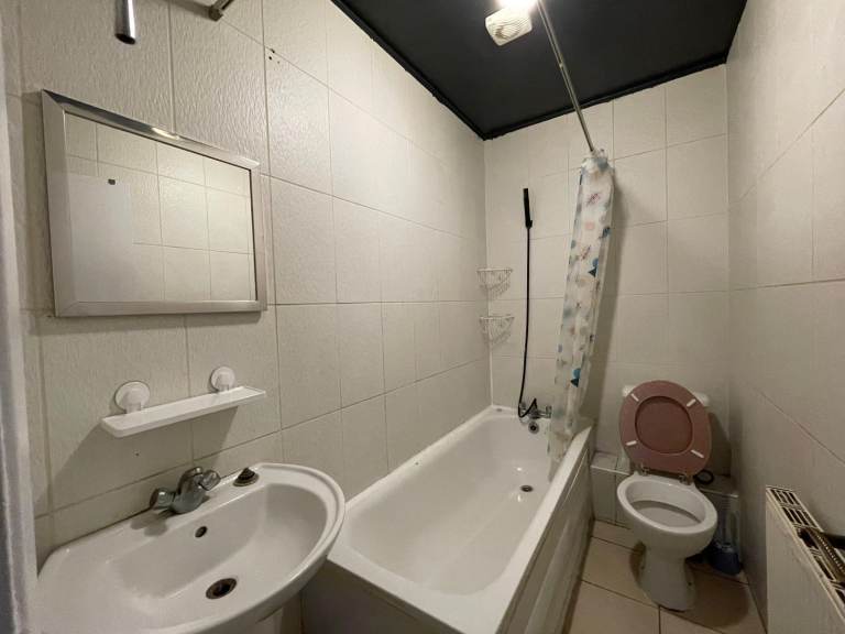 1 Bedroom First Floor Flat Wellwood Road Ilford IG3 8TR To Let 