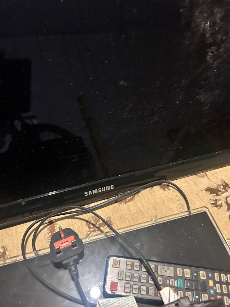Samsung UE40D5520RK 40-inch TV - Fair Condition