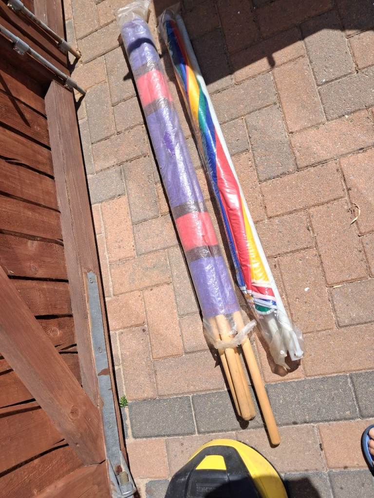 Beach parasol and windbreak