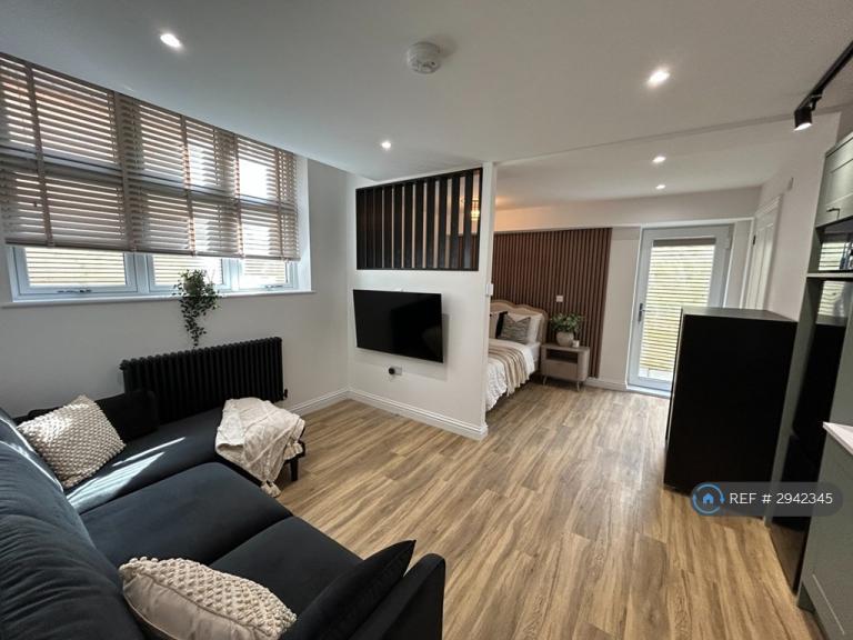 1 bedroom in Wellingborough Road, Rushden, NN10 (#2942345)