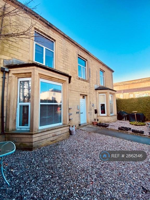 2 bedroom flat in Keighley Road, Colne, BB8 (2 bed) (#2862146)