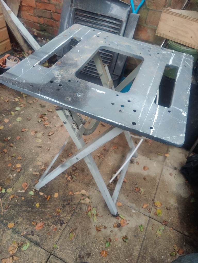 Ryobi foldable desk with adjustable roller support 