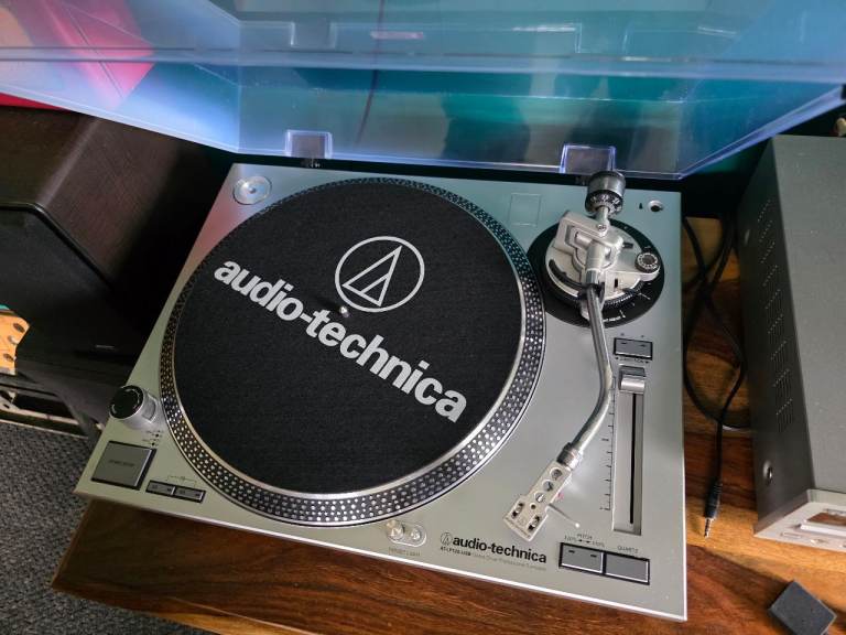 Audio Technica AT-LP120USB  Direct Drive Manual Turntable