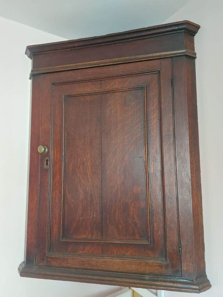 Vintage corner cabinet collection only BN7
