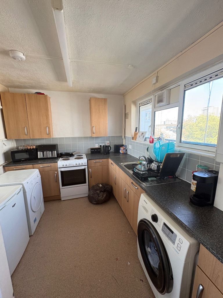 2 bedroom flat EC1V for another two bed 