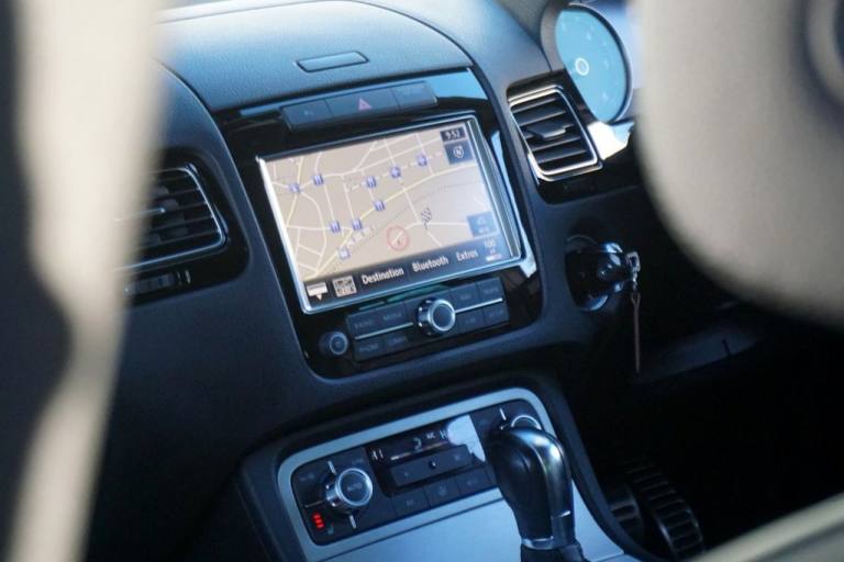 2014 Volkswagen Touareg 3.0 TDI V6 BlueMotion Tech R-Line SUV Diesel Tiptronic 4WD (s/s) 5dr - Ju...