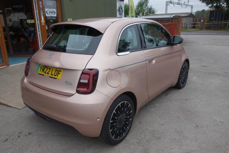 Fiat 500E 42kWh La Prima Hatchback 3dr Electric Auto (118 ps) ELECTRICITY 2022