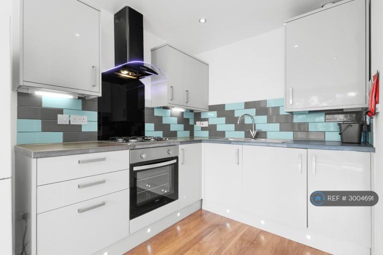 1 bedroom flat in Ashley House, Bristol, BS2 (1 bed) (#3004691)