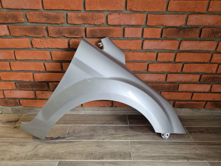 FORD FOCUS 2008-2011 PASSENGER SIDE WING PANEL SILVER