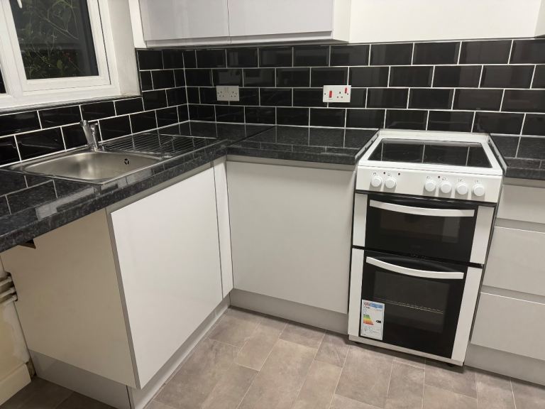 2 bedroom house for rent, Willows, Torquay. 