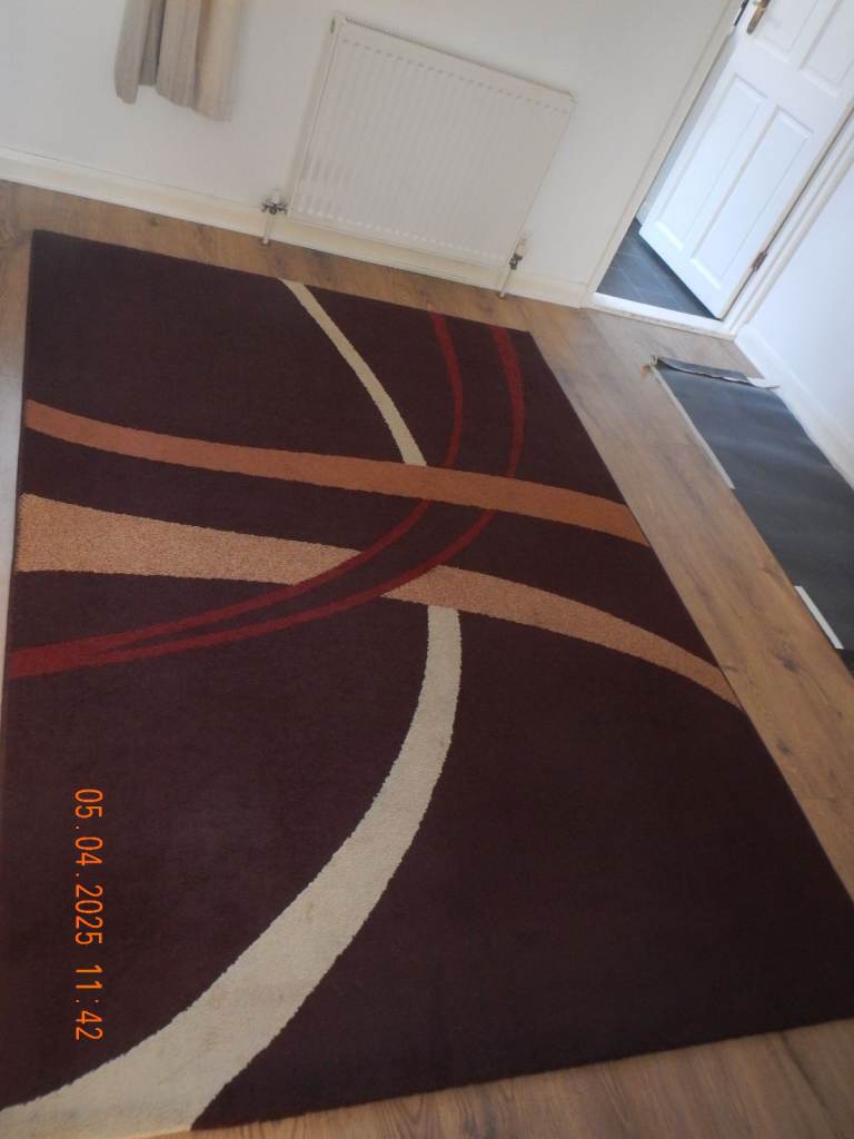 Rug 2.3m x 1.6m