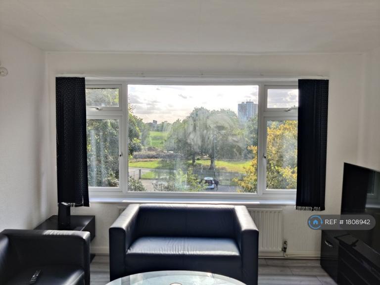 2 bedroom flat in Wisdons Close, Dagenham, RM10 (2 bed) (#1808942)