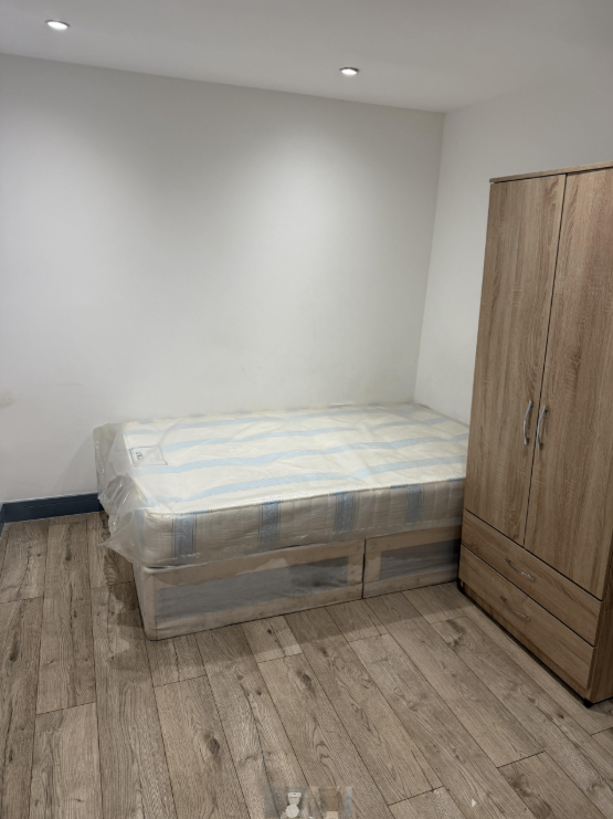 Studio Room Available – Ormonde Avenue KT19 DSS APPLICANT ACCEPTED