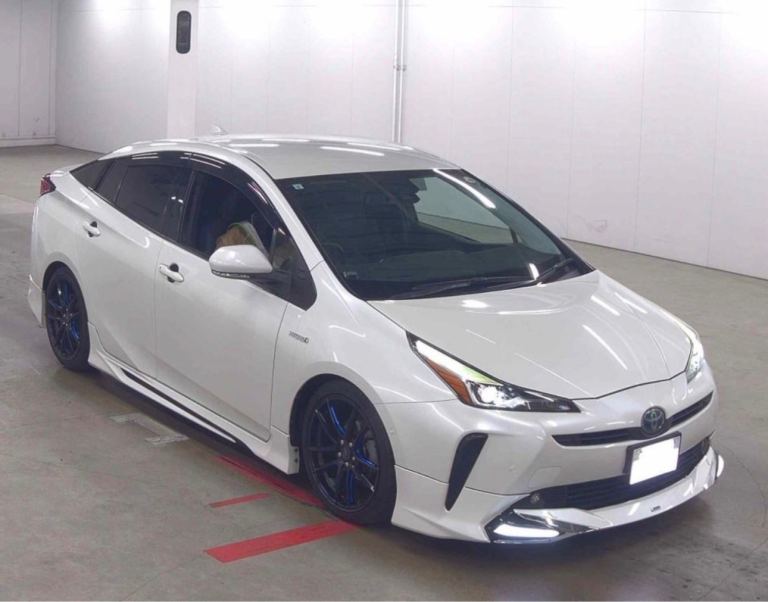 Toyota Prius A Premium Hybrid A Premium Pearl White – 18” Alloys – Low Mileage – Auction Grade 4.5  