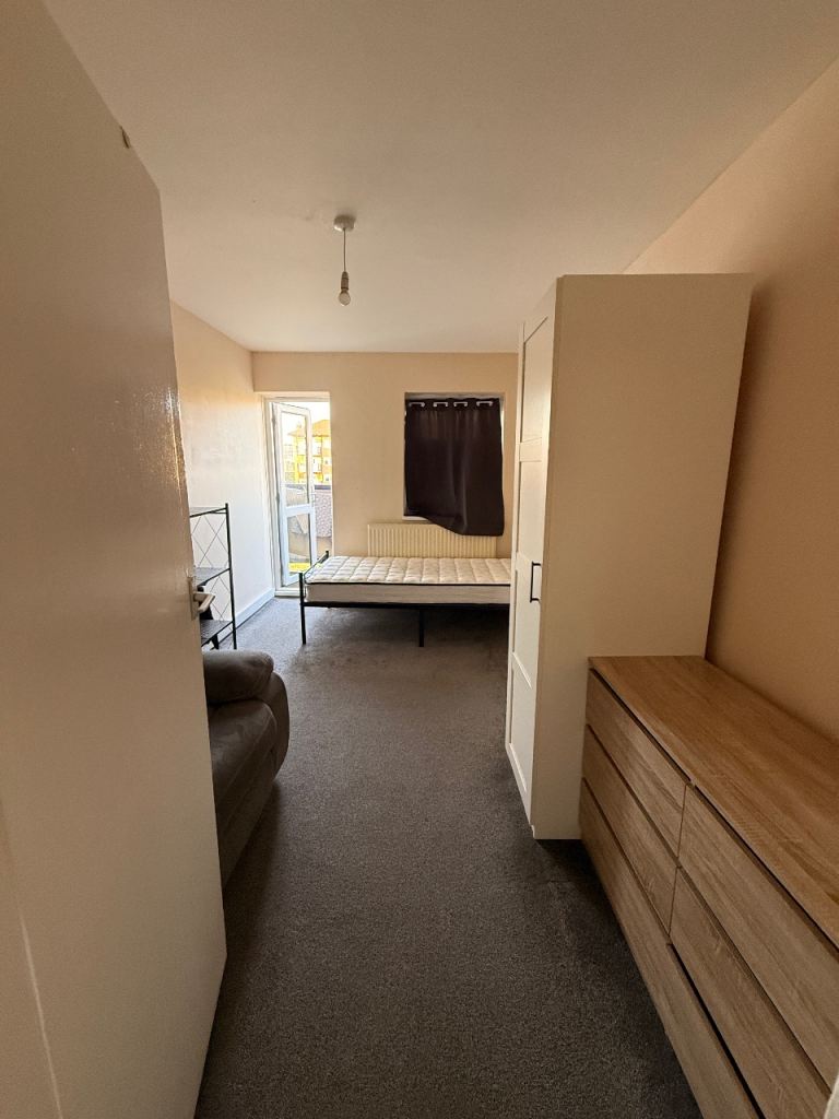 Private room for rent 
