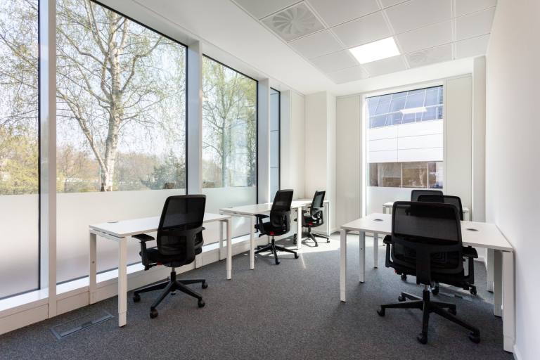 Guildford - GU2 8XG \ Day Office Space with Flexible Access