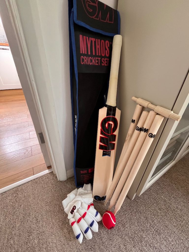 Gunn & Moore (GM)  Junior Cricket Set size 4