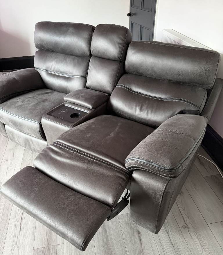 2 Seater Cinema Power Recliner & Console with 2 x Power Cinema Recliner Chair & Arm Control