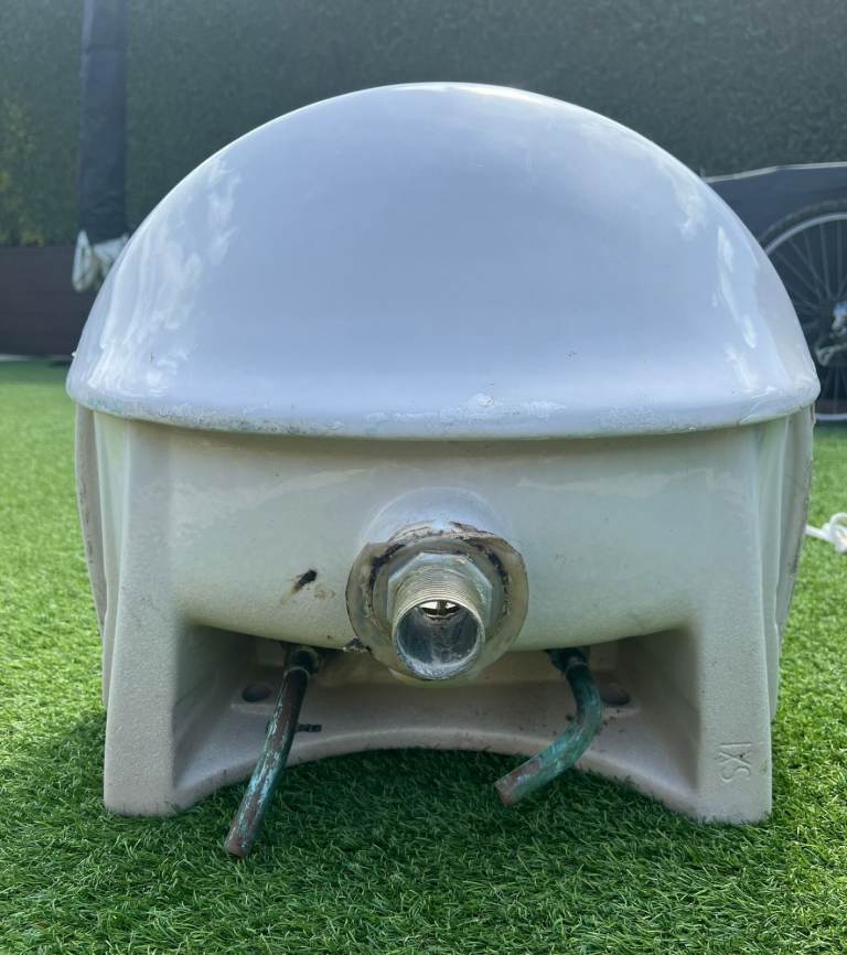 Bathroom Sink & Taps