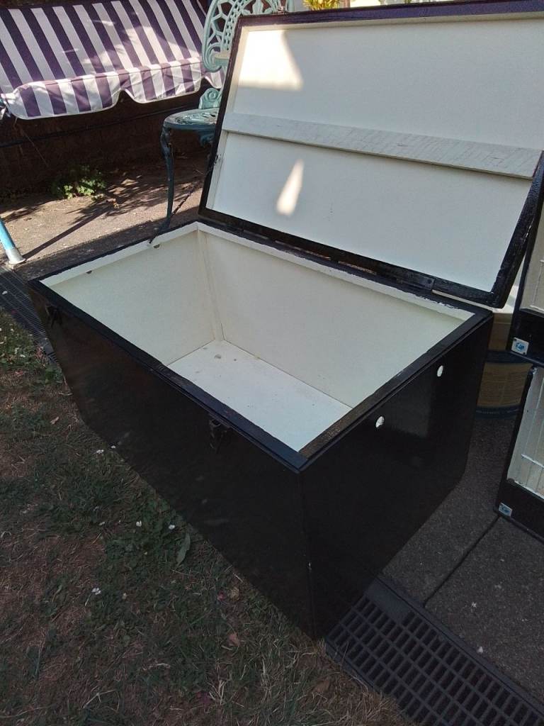 Budgie Show cages