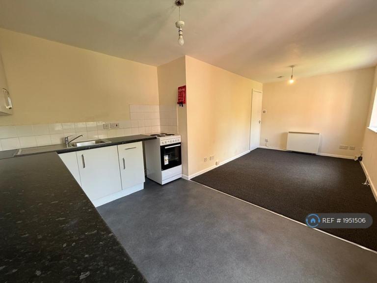 1 bedroom flat in May Court, Nottingham, NG5 (1 bed) (#1951506)