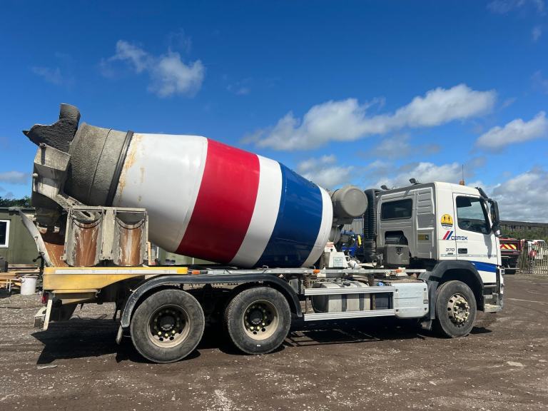 18 Volvo FM 370 HYMIX 26 TONNE MIXER , ONLY 132,362 KM